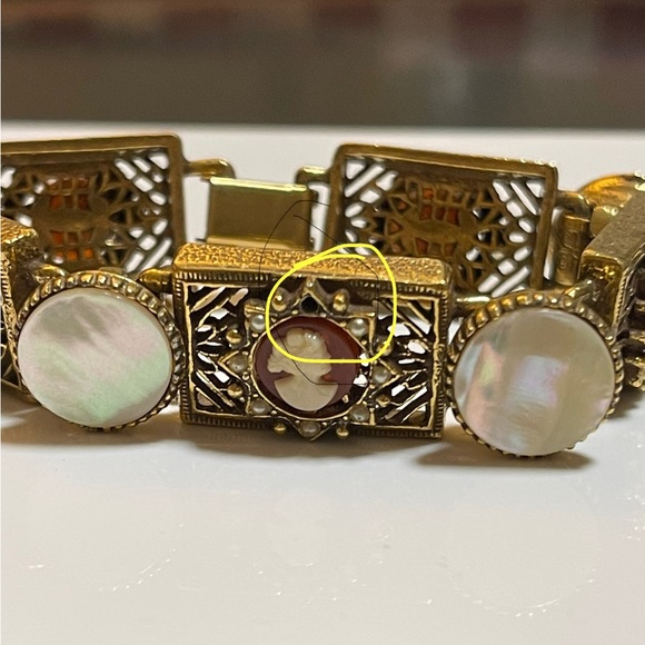 Vintage Gold tone cameo and mother of pearl panel bracelet - Picture 9 of 9
